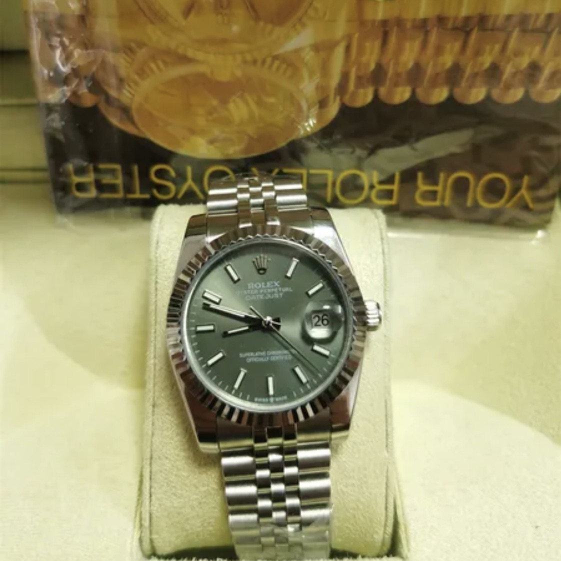 ساعة روليكس شبيه الأصلي مع كرتونة اصلي