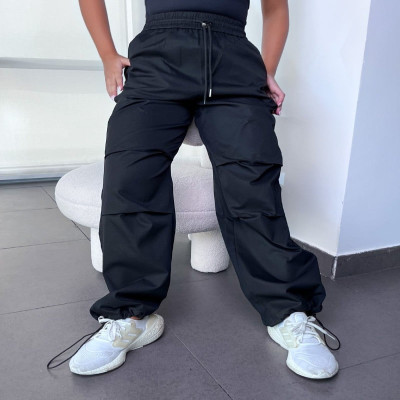 بنطلون نسائي بتصميم عملي بلون أسود