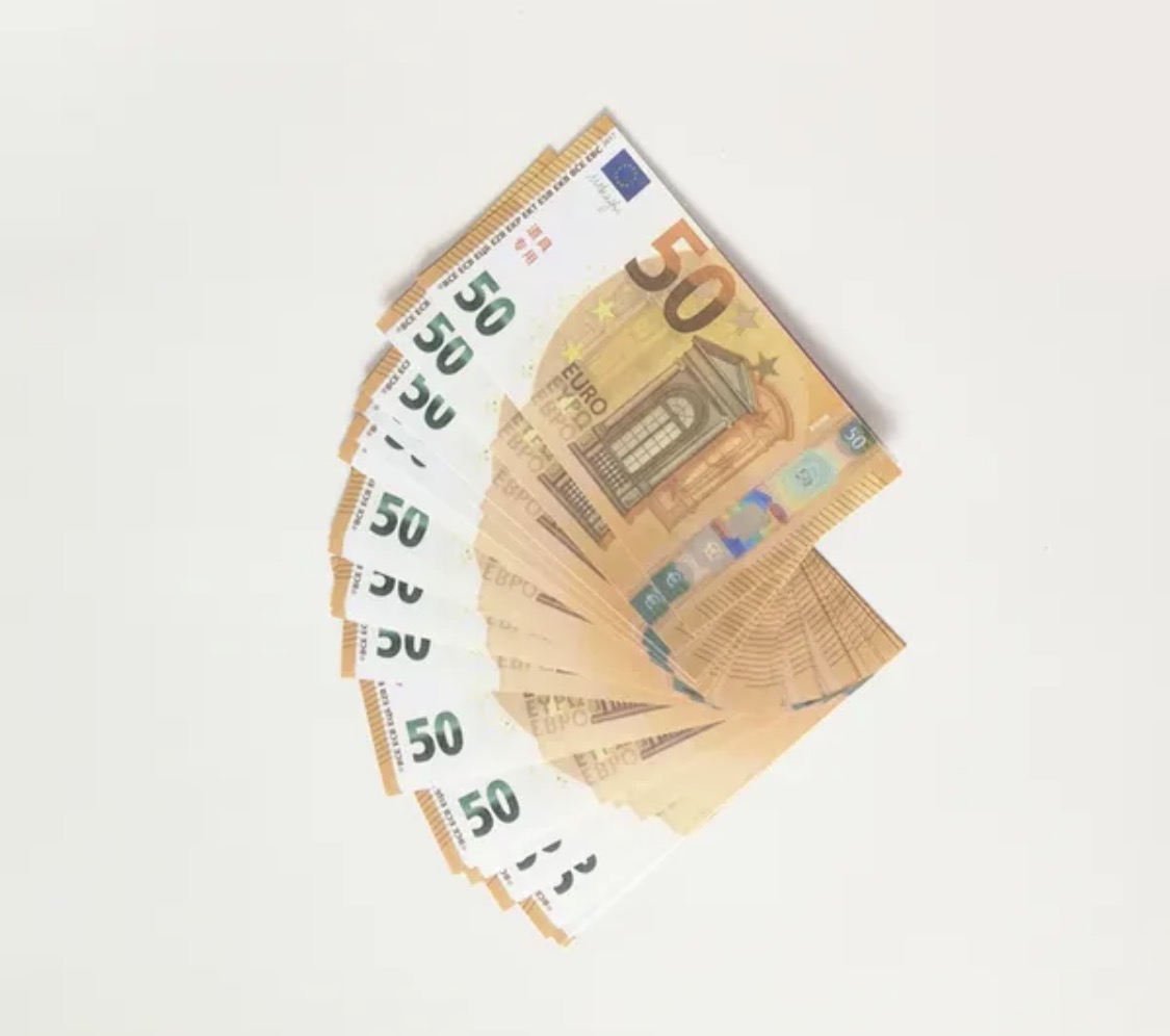 فلوس للمقالب و التصوير