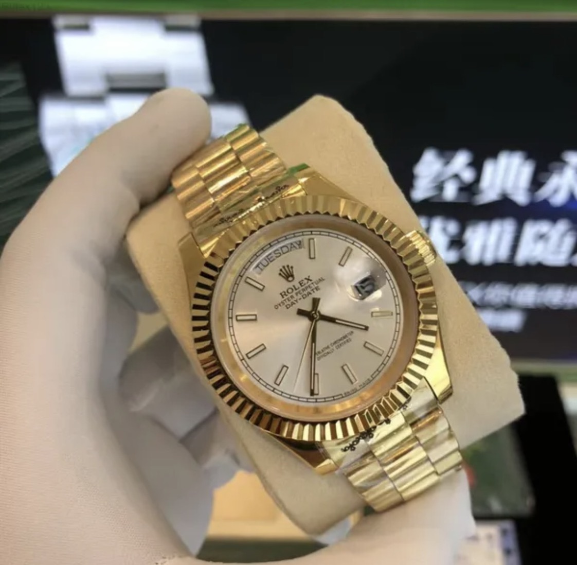 ساعة روليكس شبيه الأصلي مع كرتونة اصلي