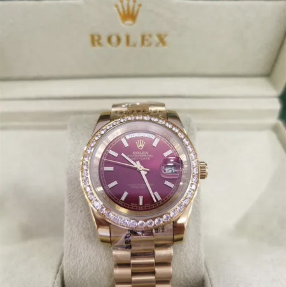 ساعة روليكس شبيه الأصلي مع كرتونة اصلي